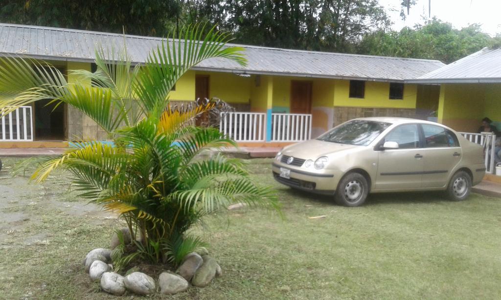 Hostal Henrry'S Hotel Mindo Exterior foto