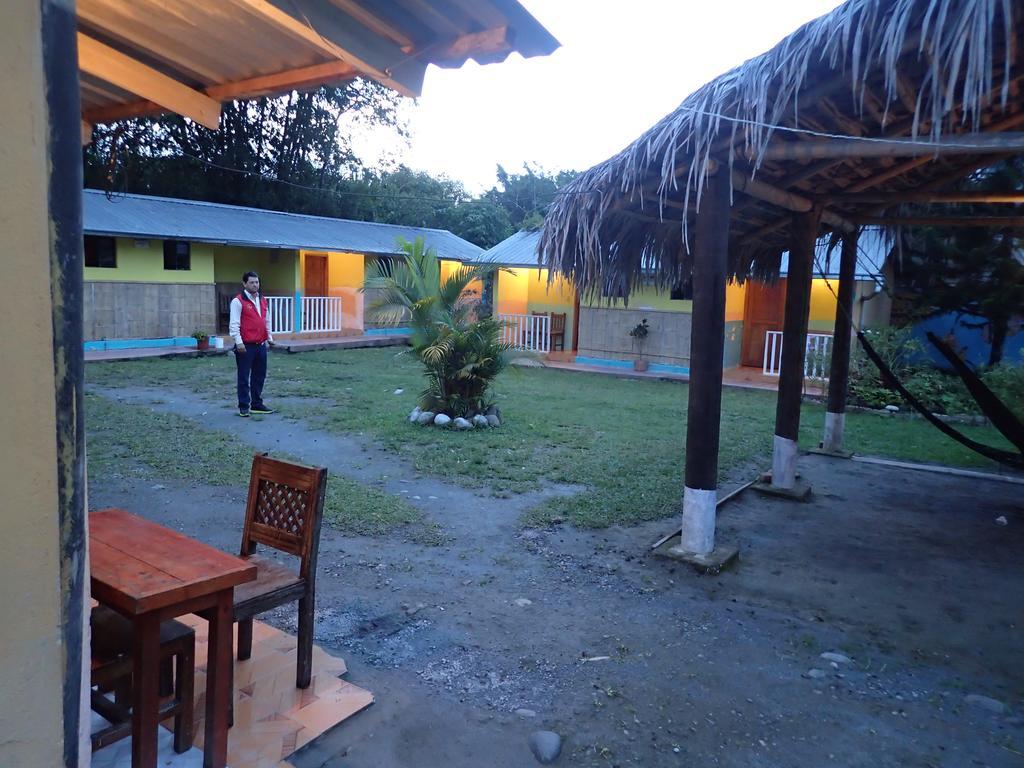 Hostal Henrry'S Hotel Mindo Exterior foto
