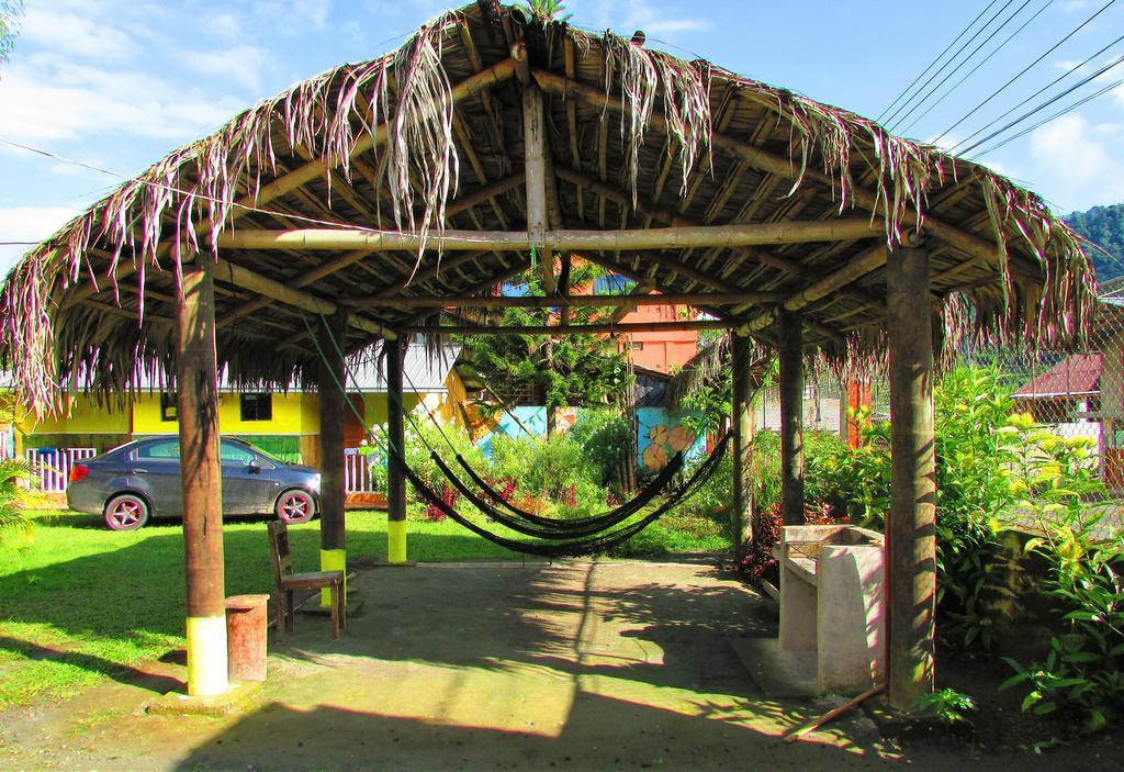 Hostal Henrry'S Hotel Mindo Exterior foto